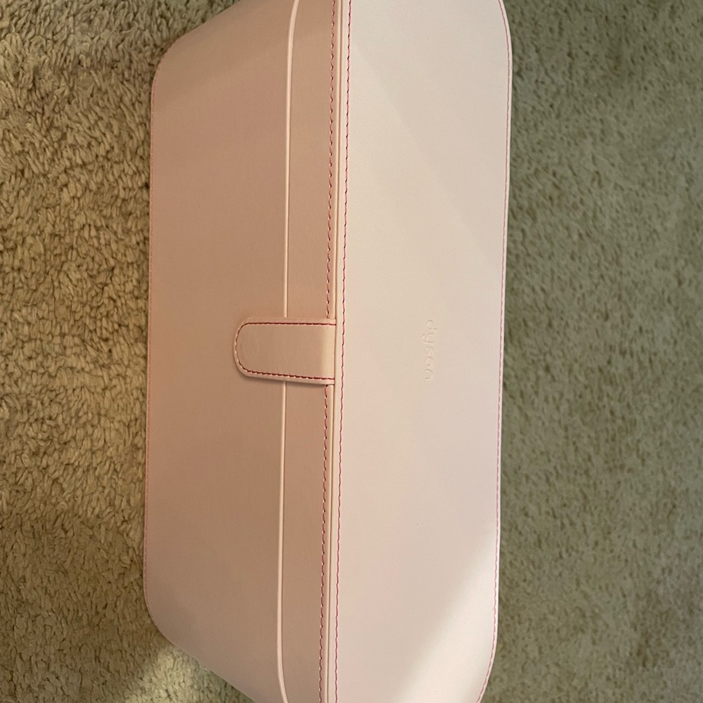 Dyson case and hairdryer attachments